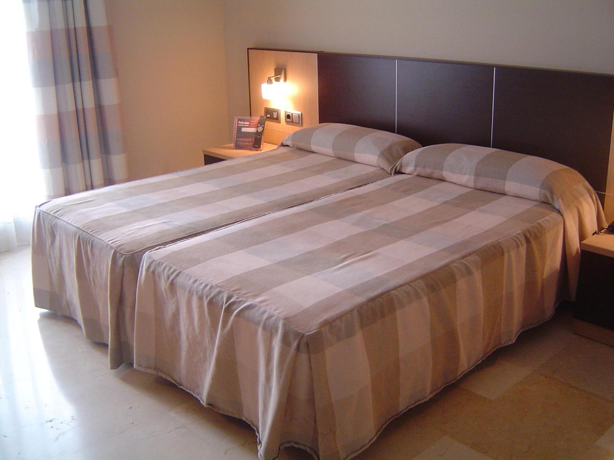 Hotel Flamingo L'Ampolla Bagian luar foto