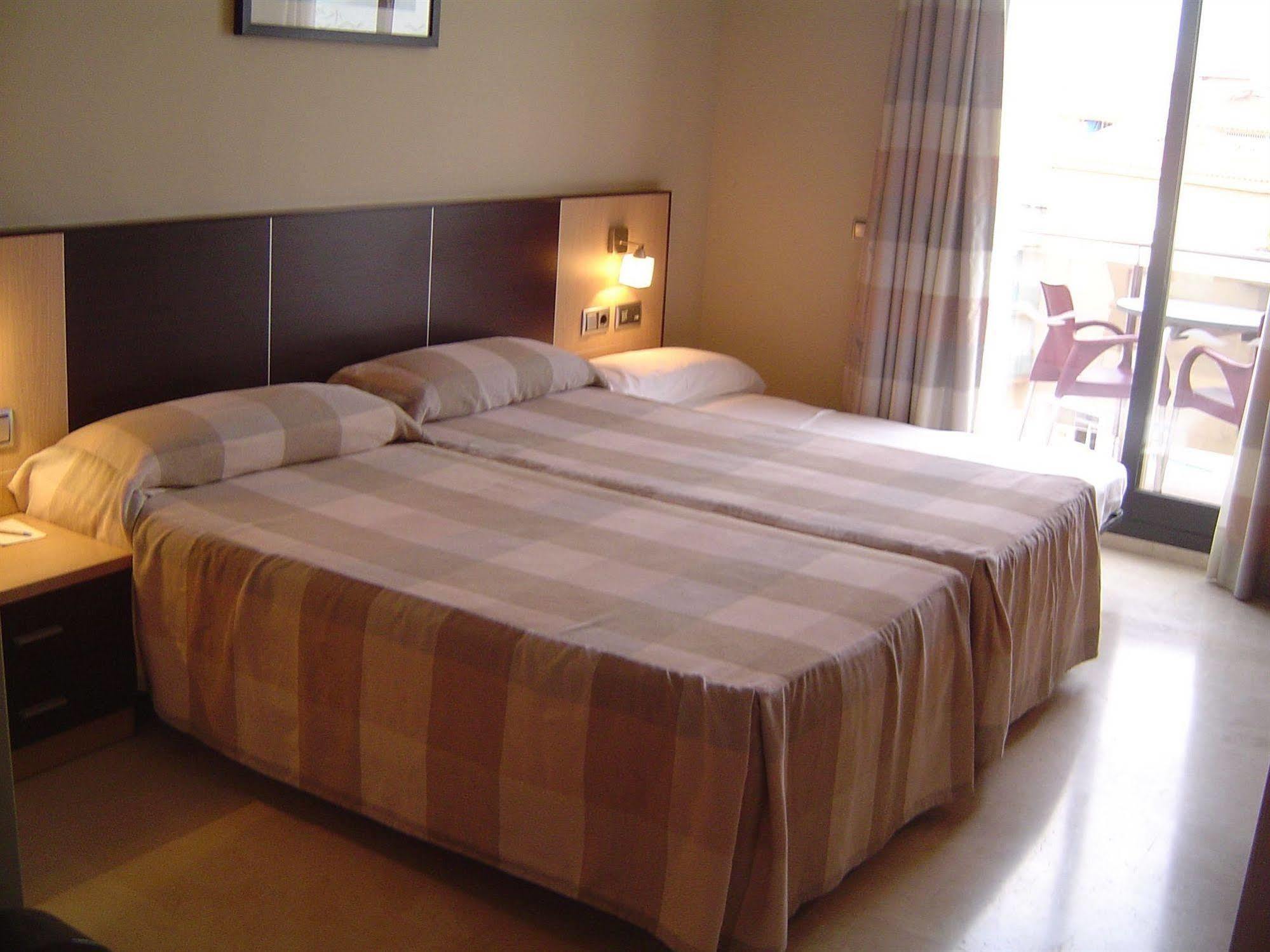 Hotel Flamingo L'Ampolla Bagian luar foto
